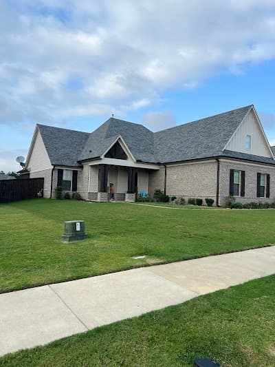 Hometown Contracting LLC logo – Roofing Contractor in Olive Branch, MS