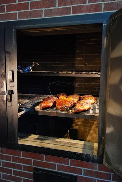 Tops Bar-B-Q logo – Bar & Grill in Olive Branch, MS