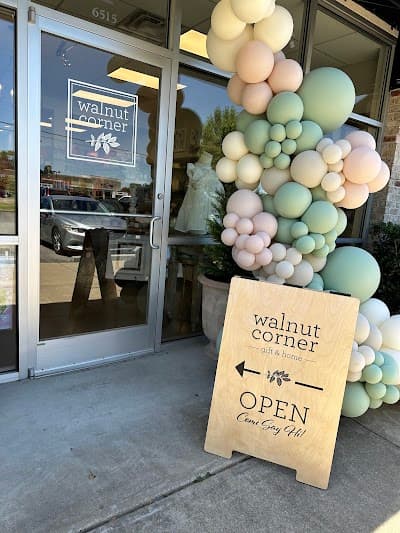 Walnut Corner logo – Gift Shop in Olive Branch, MS