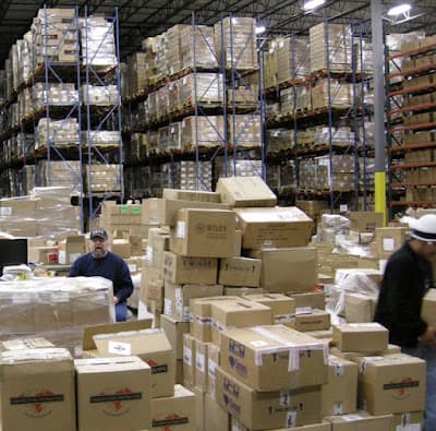 Diamond Comic Distributors Inc logo – Warehouse in Olive Branch, MS