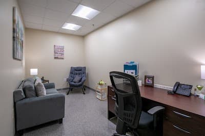 Right Track Medical Group logo – Mental Health Clinic in Olive Branch, MS