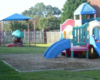 La Petite Academy of Olive Branch logo – Day care center in Olive Branch, MS